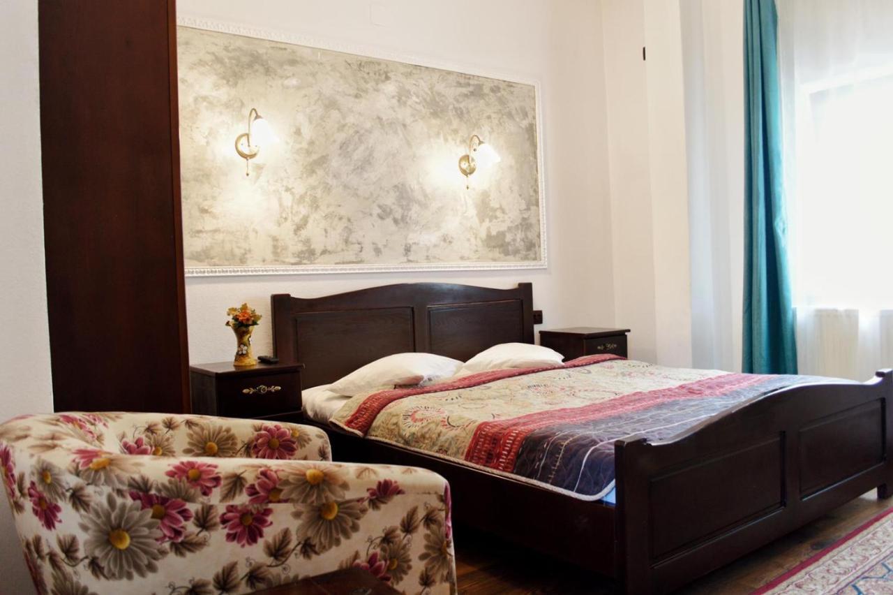 Pensiunea Casa Rica Călimăneşti Kültér fotó