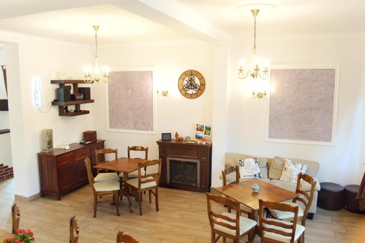 Pensiunea Casa Rica Călimăneşti Kültér fotó