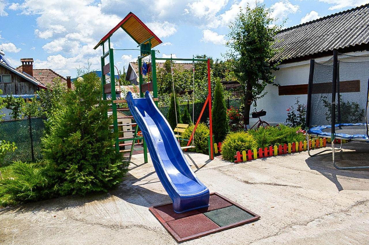 Pensiunea Casa Rica Călimăneşti Kültér fotó