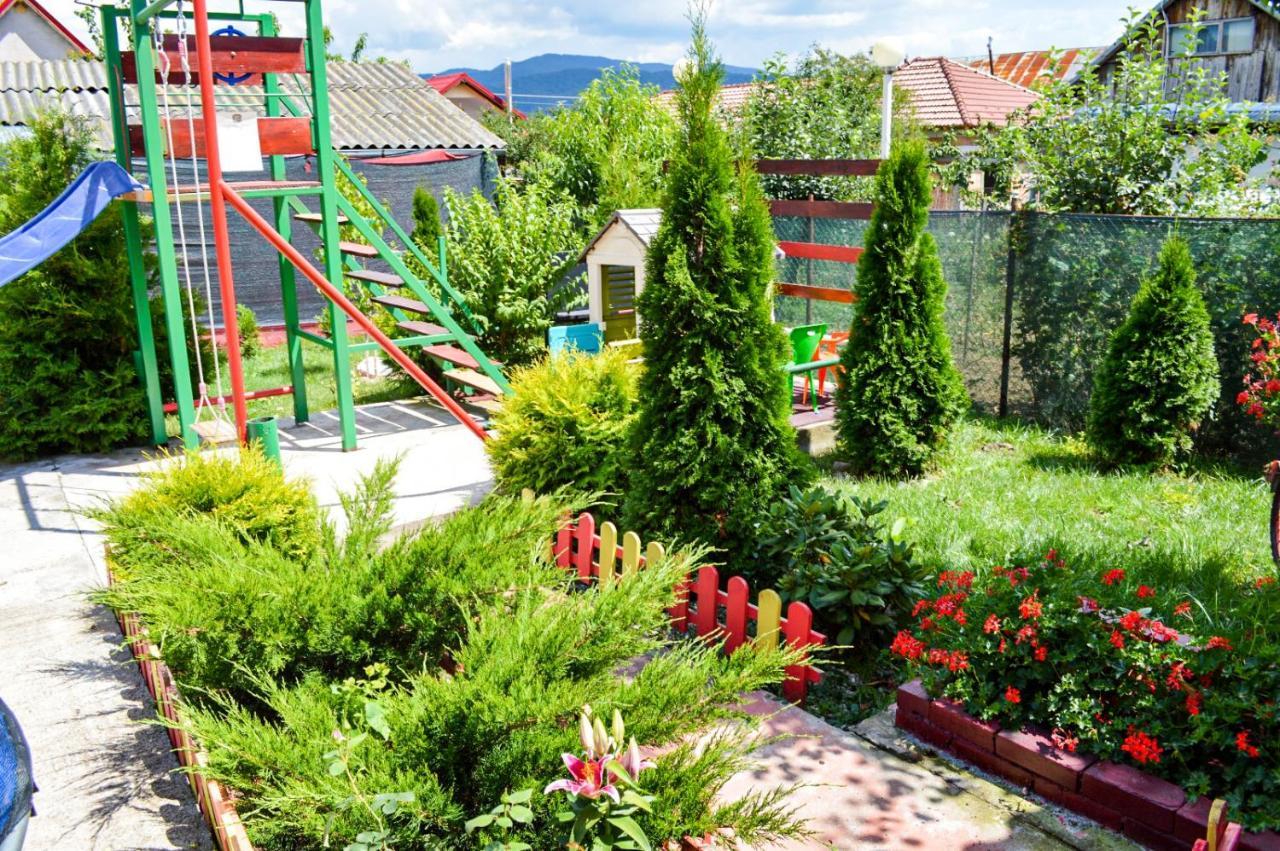 Pensiunea Casa Rica Călimăneşti Kültér fotó
