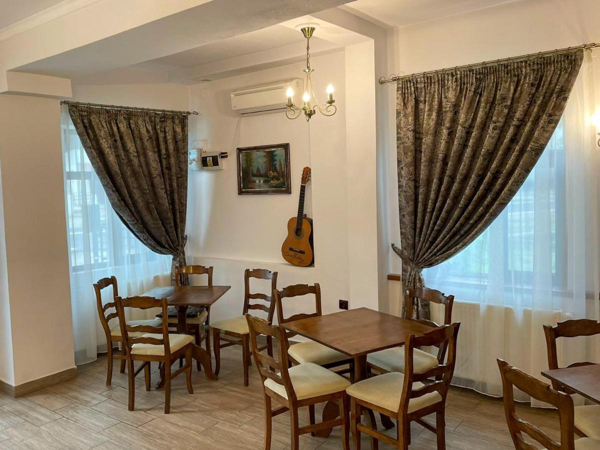 Pensiunea Casa Rica Călimăneşti Kültér fotó