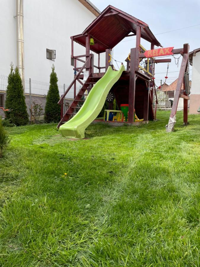 Pensiunea Casa Rica Călimăneşti Kültér fotó