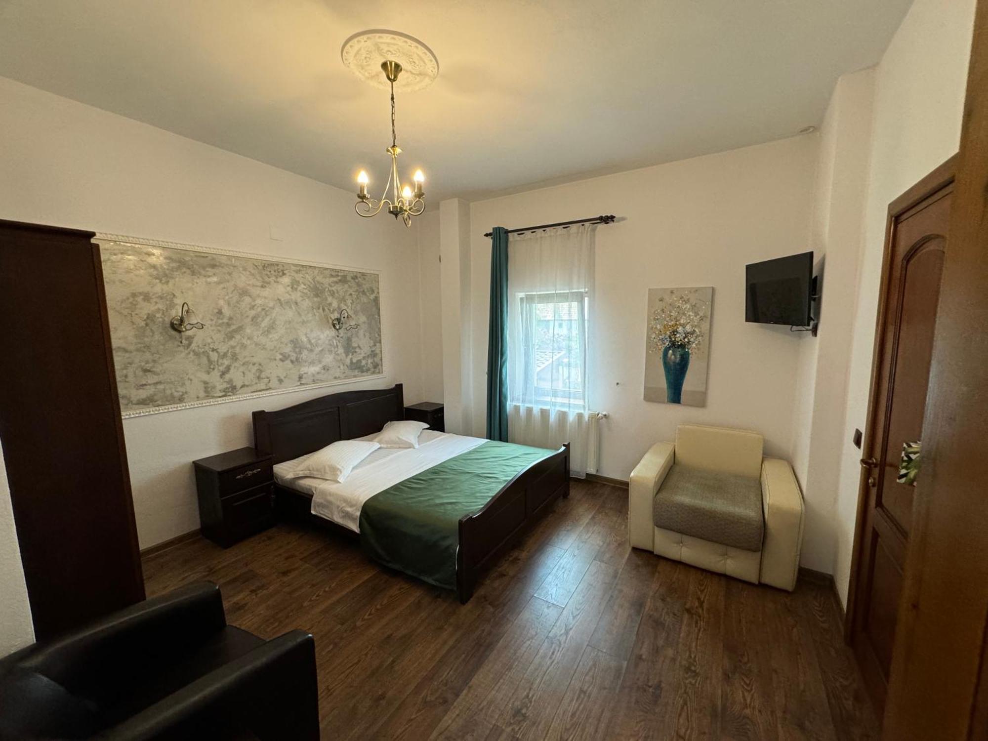 Pensiunea Casa Rica Călimăneşti Kültér fotó