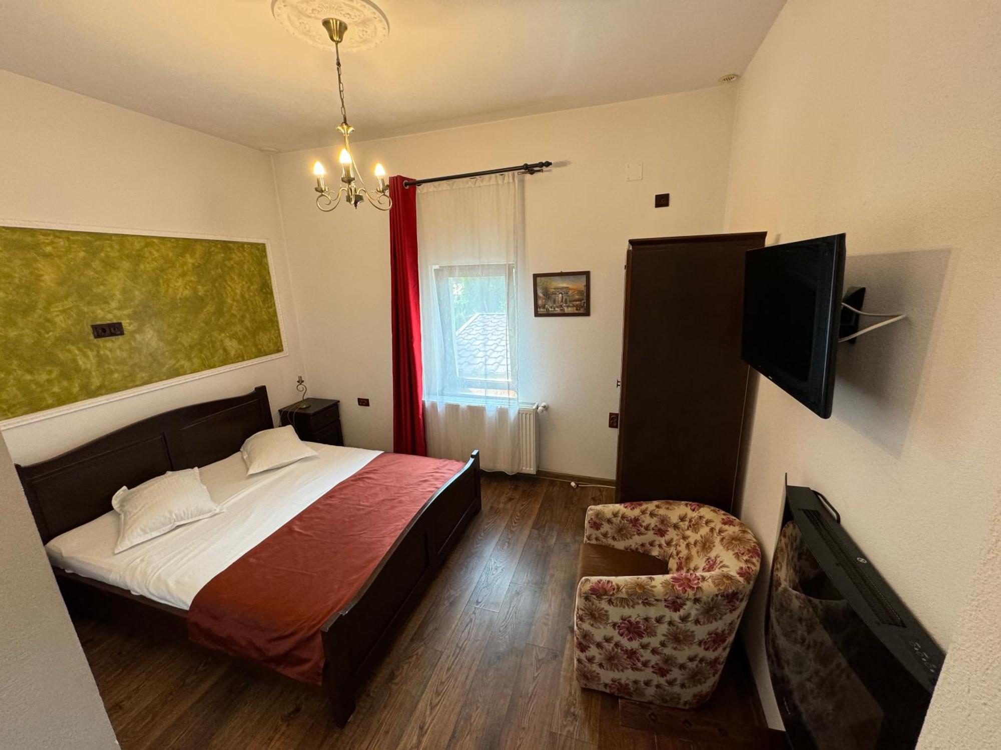 Pensiunea Casa Rica Călimăneşti Kültér fotó