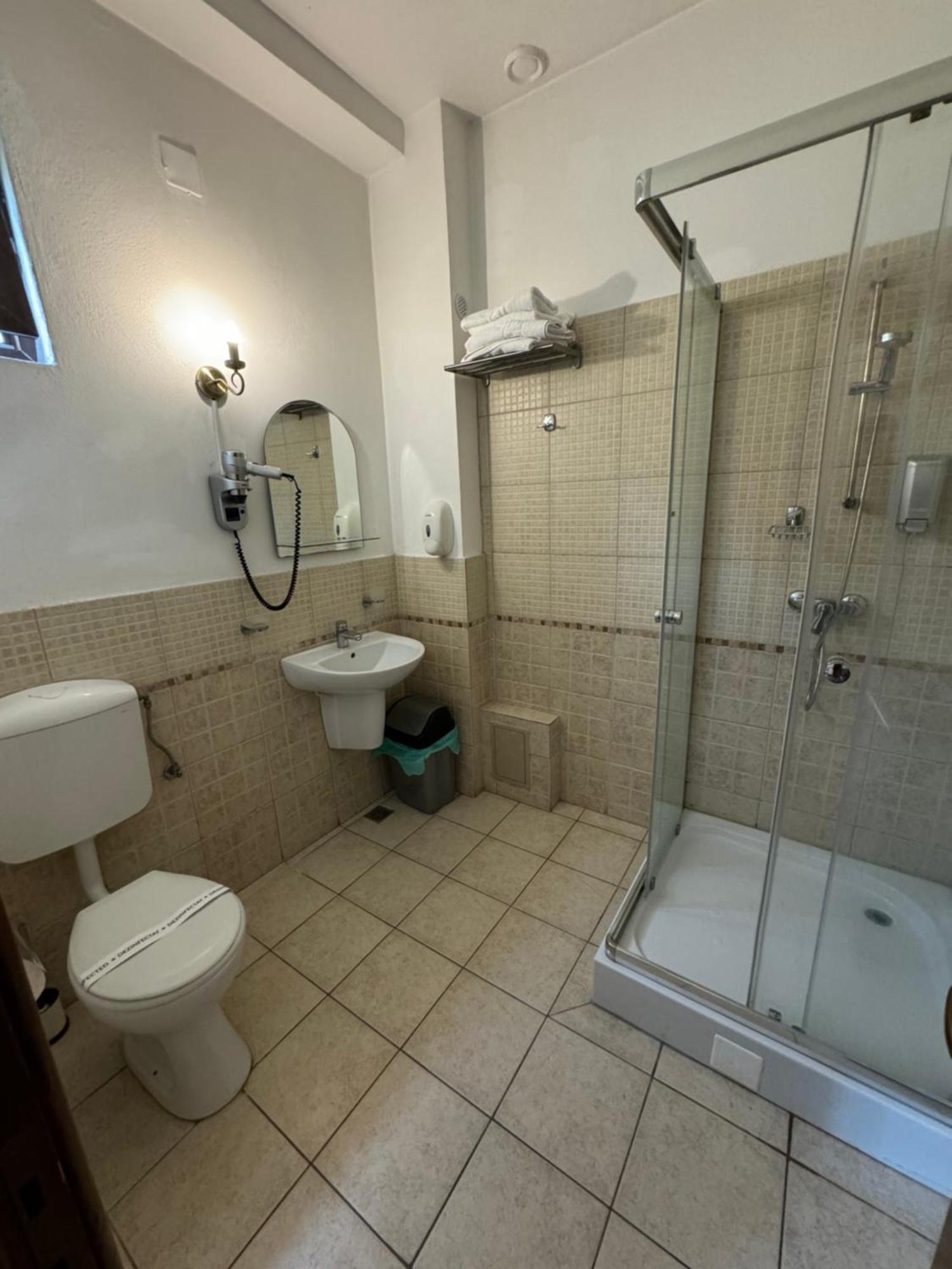 Pensiunea Casa Rica Călimăneşti Kültér fotó